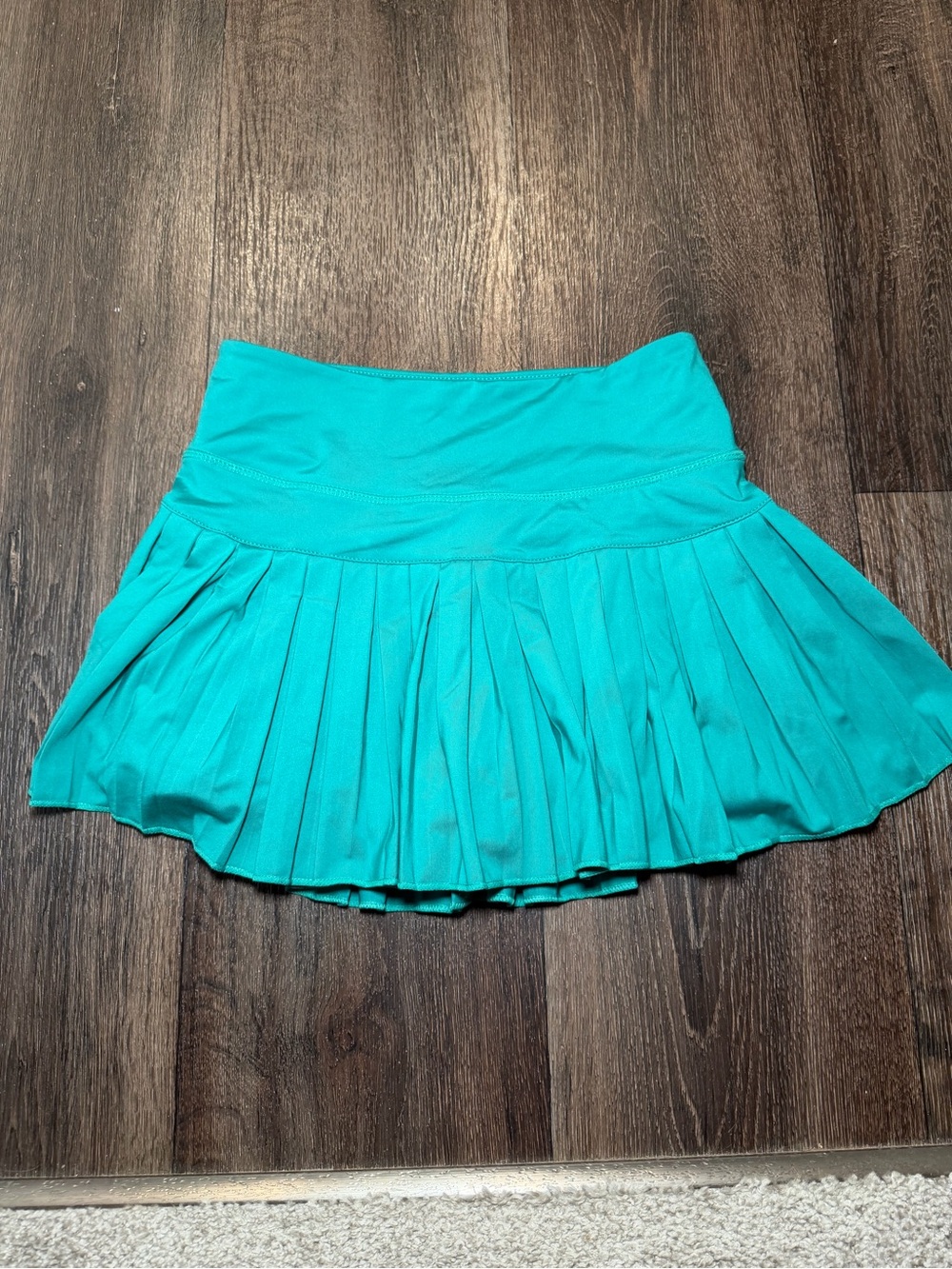 High-Waist Pleated Mini Skirt in Emerald Green